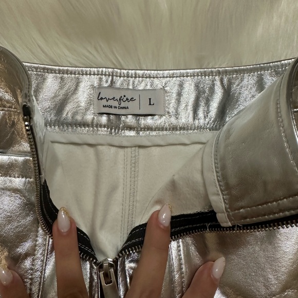 NWT ZIP DETAIL METALLIC MINI SKIRT - Picture 3 of 3